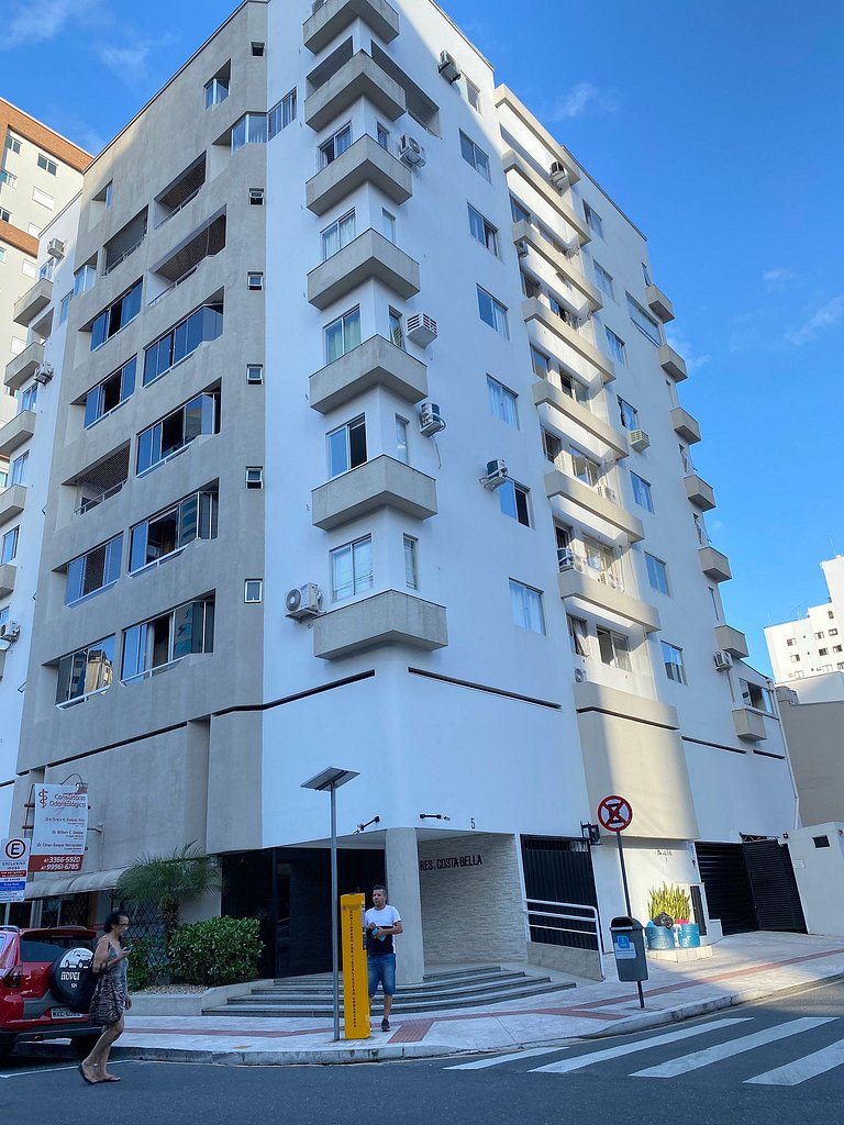 CB54 - Churrasqueira, 2 Dorm Climatizados, Garagem