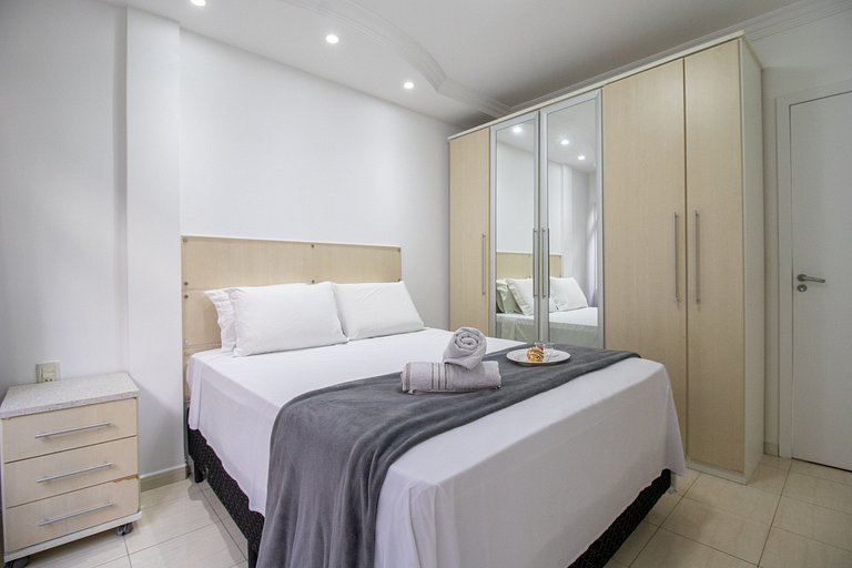 APU14 - 4 Dorm, Climatizado, Esq. Av. Atlântica