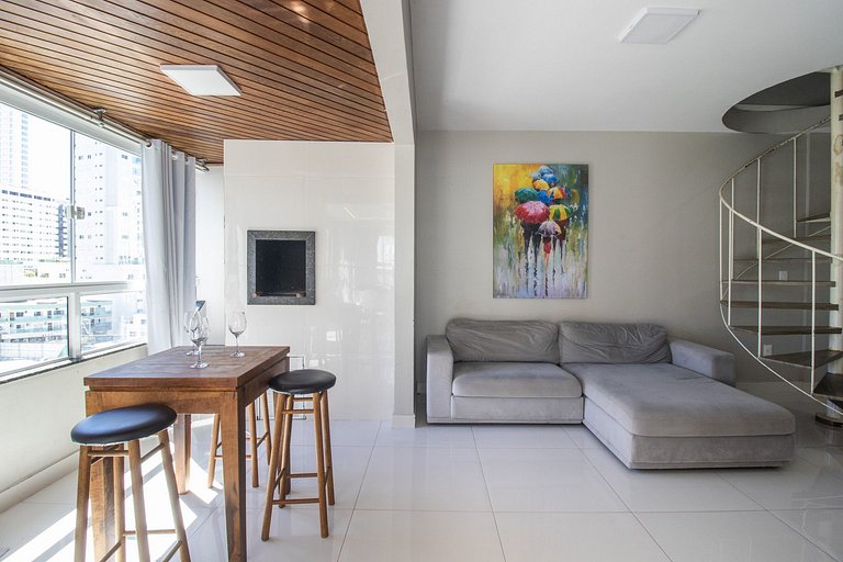 CB62 - Duplex, 4 Dorm Climatizados, Churrasqueira