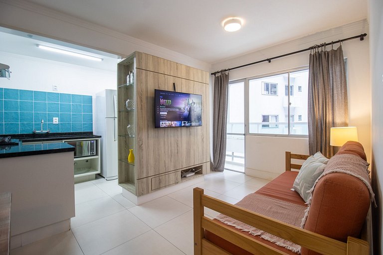 DEL34 - Quadra Mar, 2 Dorm, TV Smart, Sacada