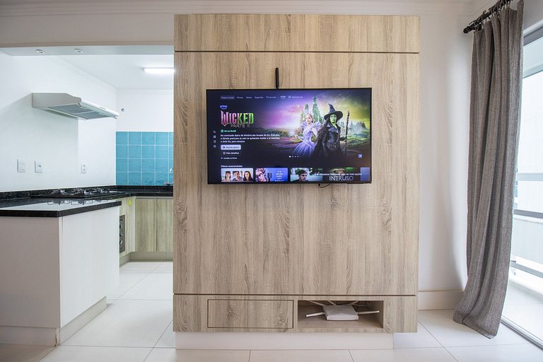 DEL34 - Quadra Mar, 2 Dorm, TV Smart, Sacada