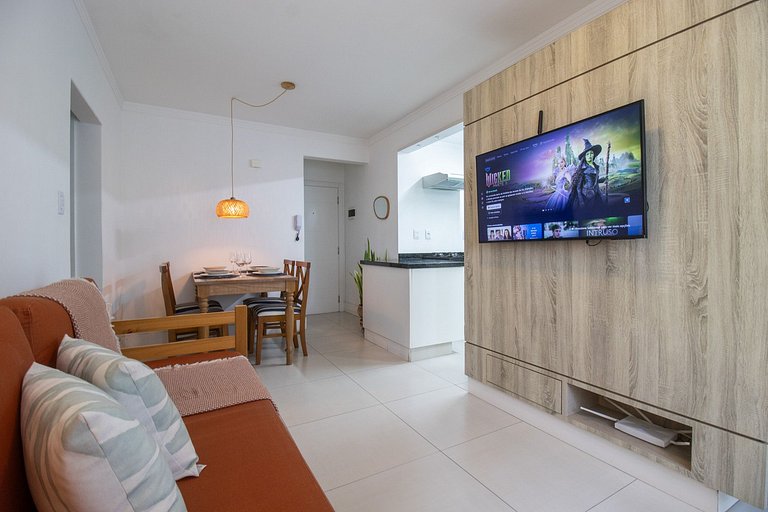 DEL34 - Quadra Mar, 2 Dorm, TV Smart, Sacada