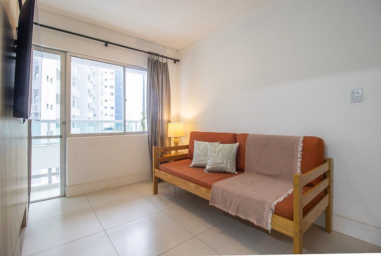 DEL34 - Quadra Mar, 2 Dorm, TV Smart, Sacada