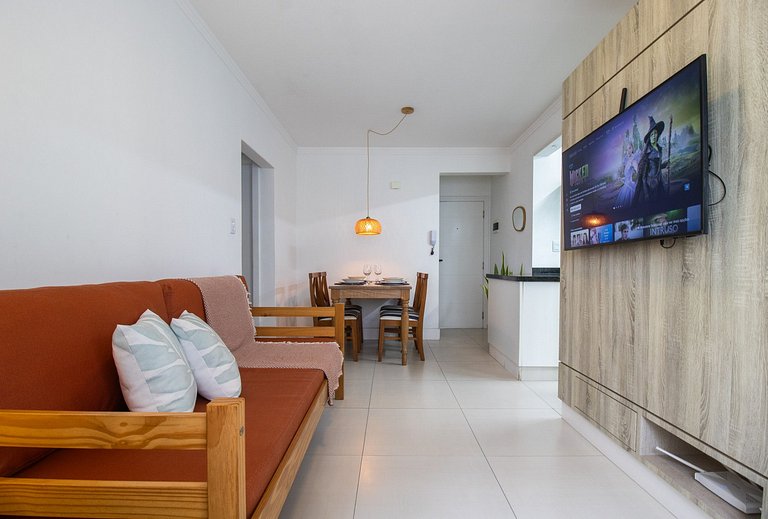 DEL34 - Quadra Mar, 2 Dorm, TV Smart, Sacada