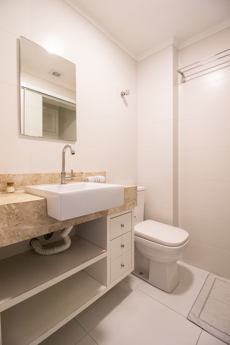 DEL34 - Quadra Mar, 2 Dorm, TV Smart, Sacada