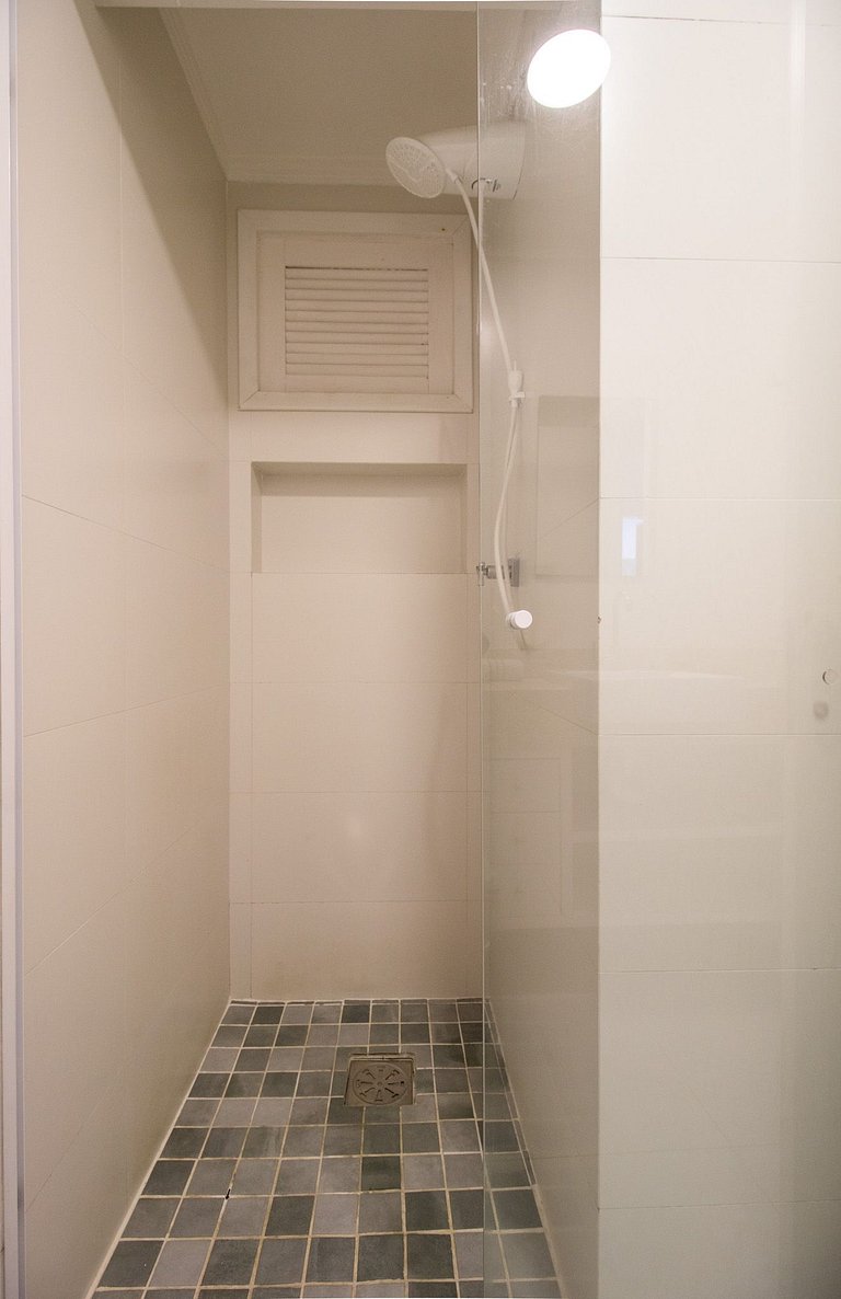 DEL34 - Quadra Mar, 2 Dorm, TV Smart, Sacada