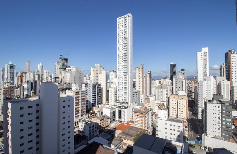 BRA111 - 2 Dorm, Av. Central, Churrasq, Garagem