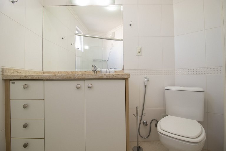 BRA111 - 2 Dorm, Av. Central, Churrasq, Garagem