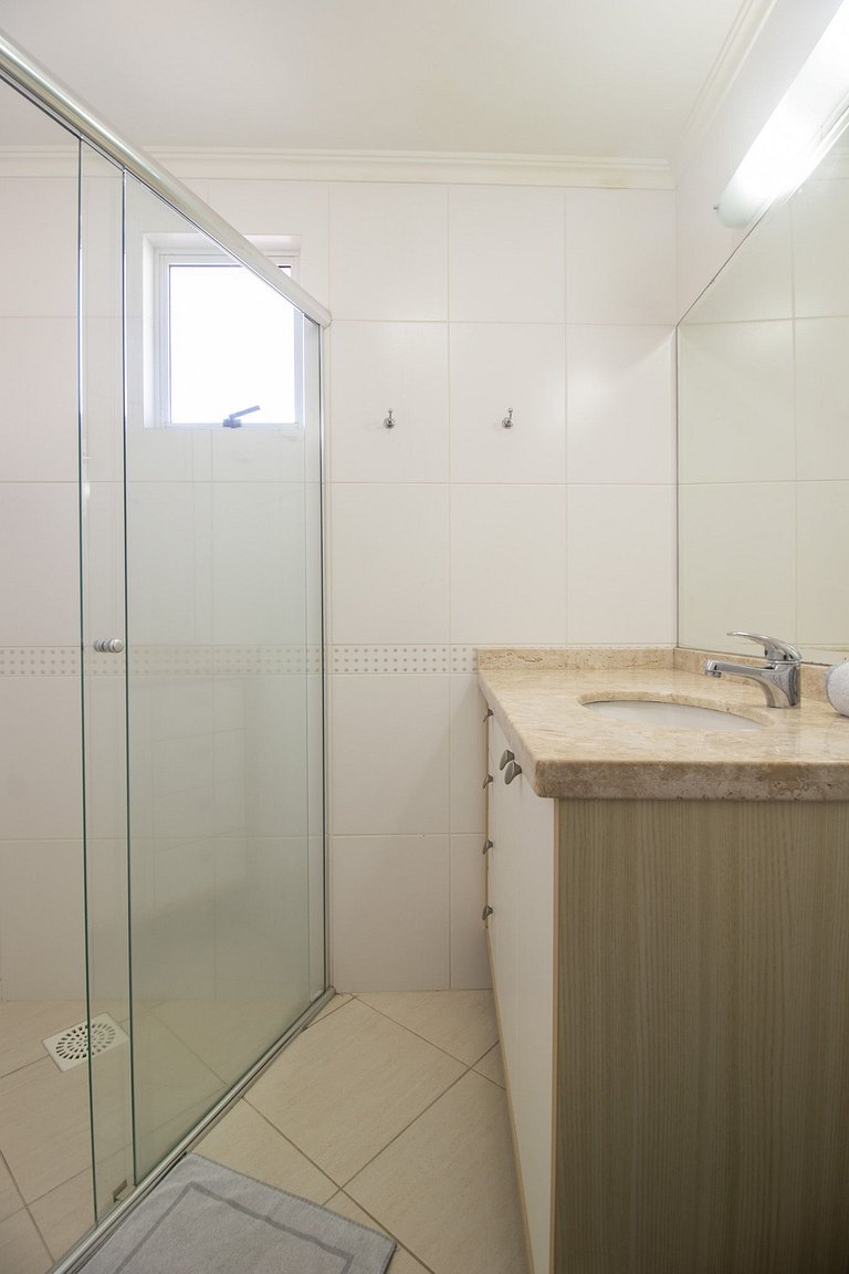 BRA111 - 2 Dorm, Av. Central, Churrasq, Garagem