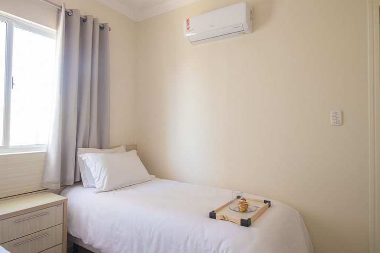 BRA111 - 2 Dorm, Av. Central, Churrasq, Garagem