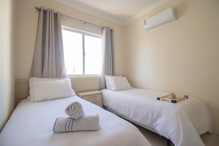 BRA111 - 2 Dorm, Av. Central, Churrasq, Garagem