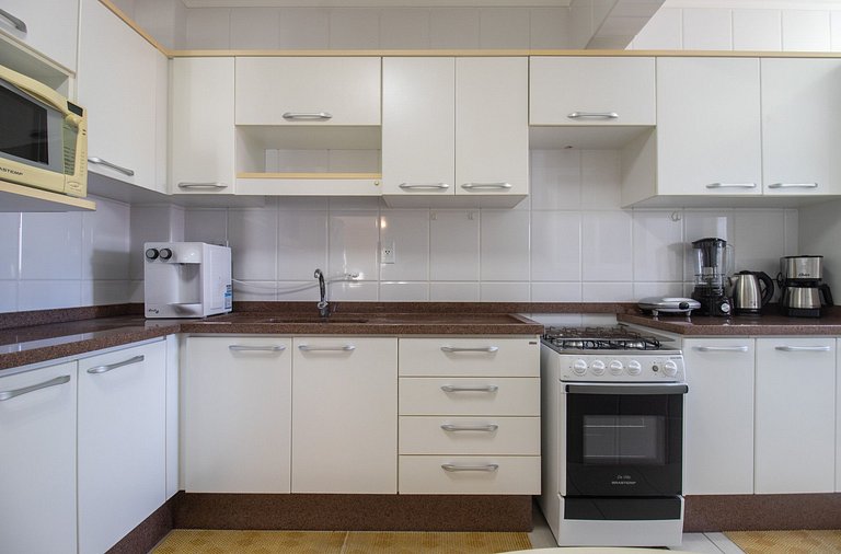 BRA111 - 2 Dorm, Av. Central, Churrasq, Garagem