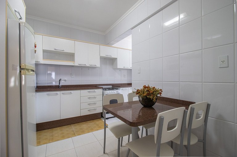 BRA111 - 2 Dorm, Av. Central, Churrasq, Garagem