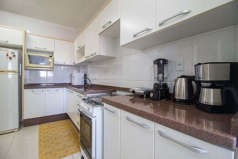 BRA111 - 2 Dorm, Av. Central, Churrasq, Garagem