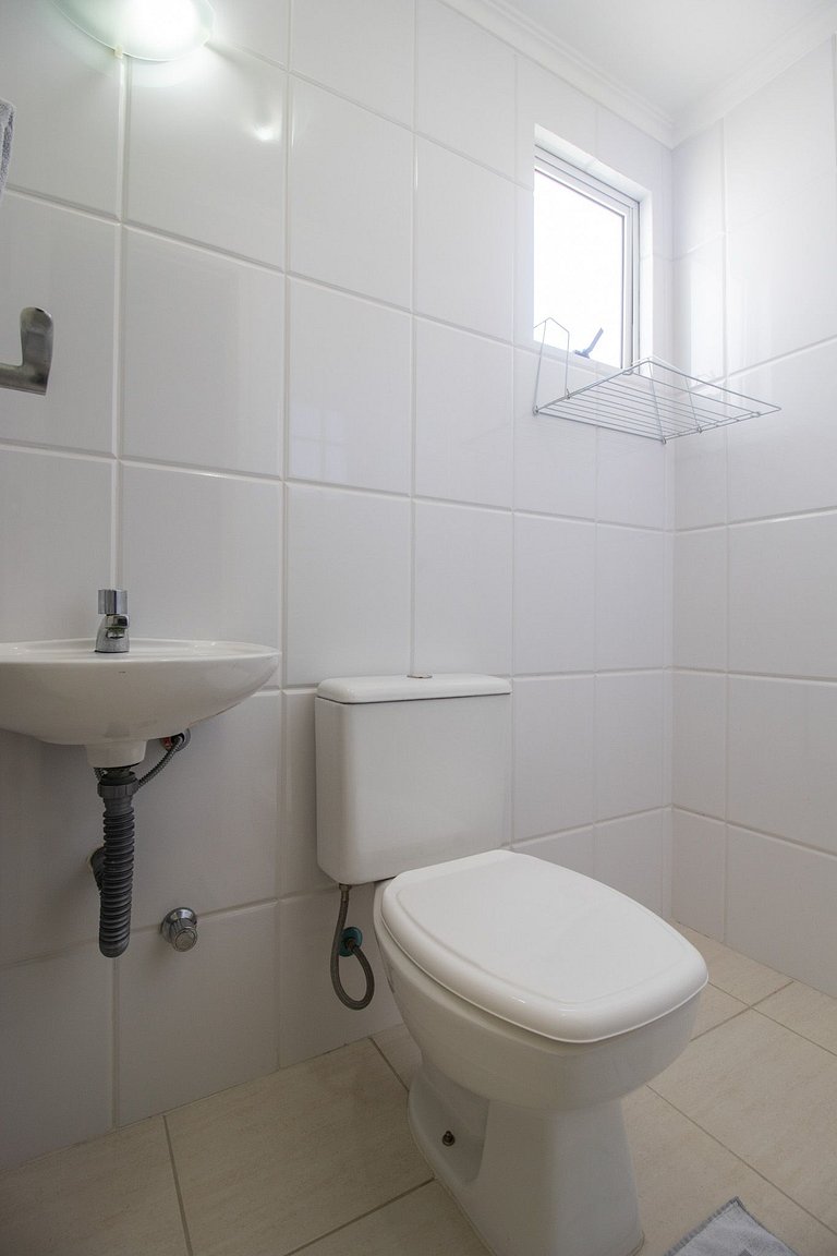 BRA111 - 2 Dorm, Av. Central, Churrasq, Garagem