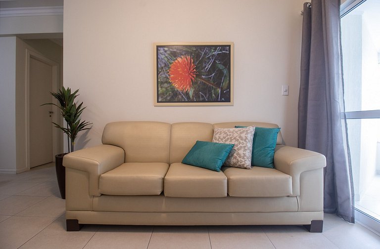 BRA111 - 2 Dorm, Av. Central, Churrasq, Garagem