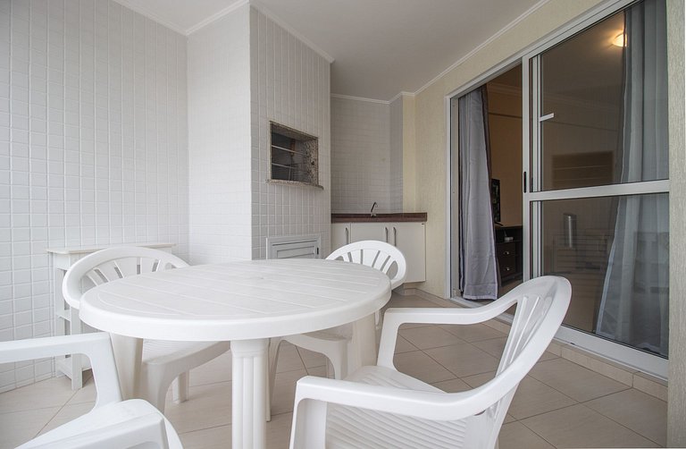 BRA111 - 2 Dorm, Av. Central, Churrasq, Garagem