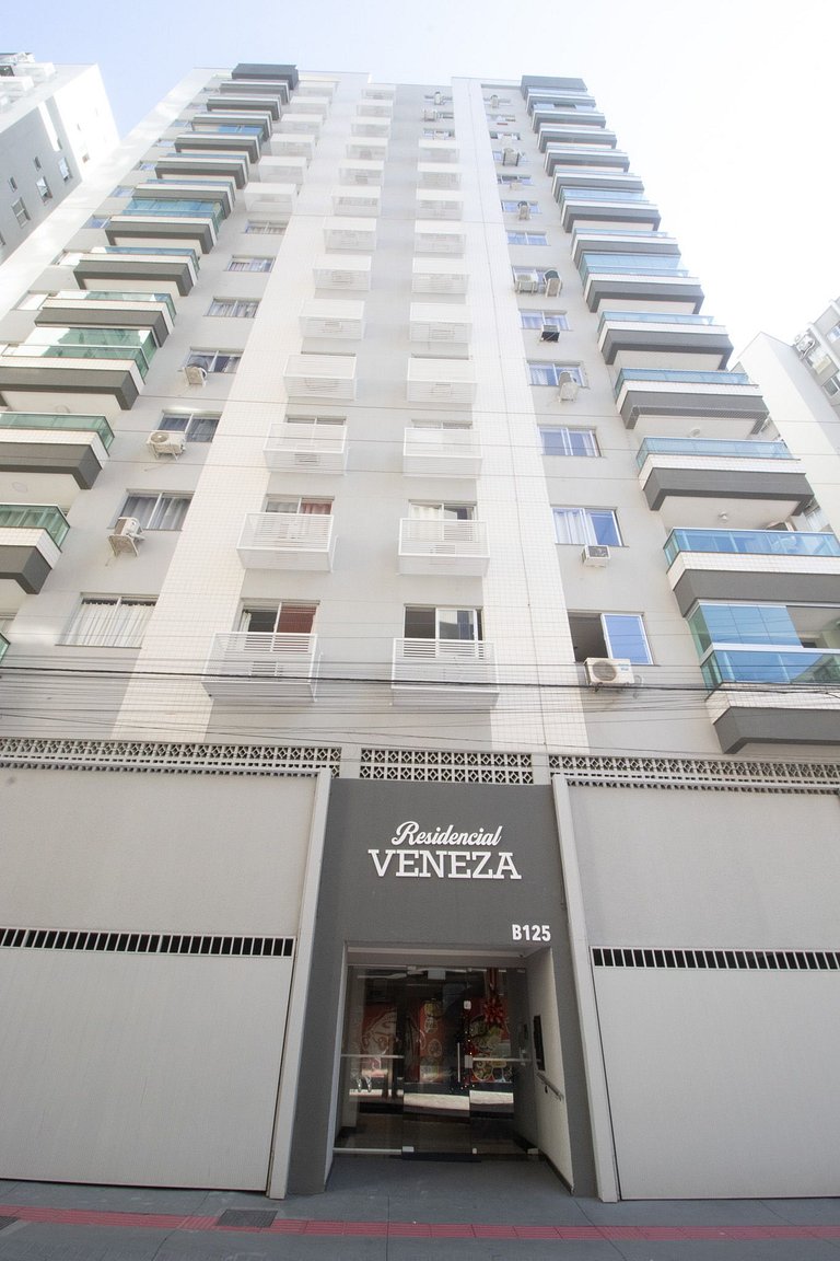 VNZ81B - 3 Dorm, Quadra Mar, Garagem, TV Smart